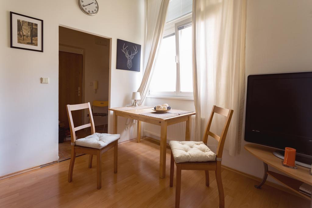 Downtown Apartments Kozatska Прага Экстерьер фото